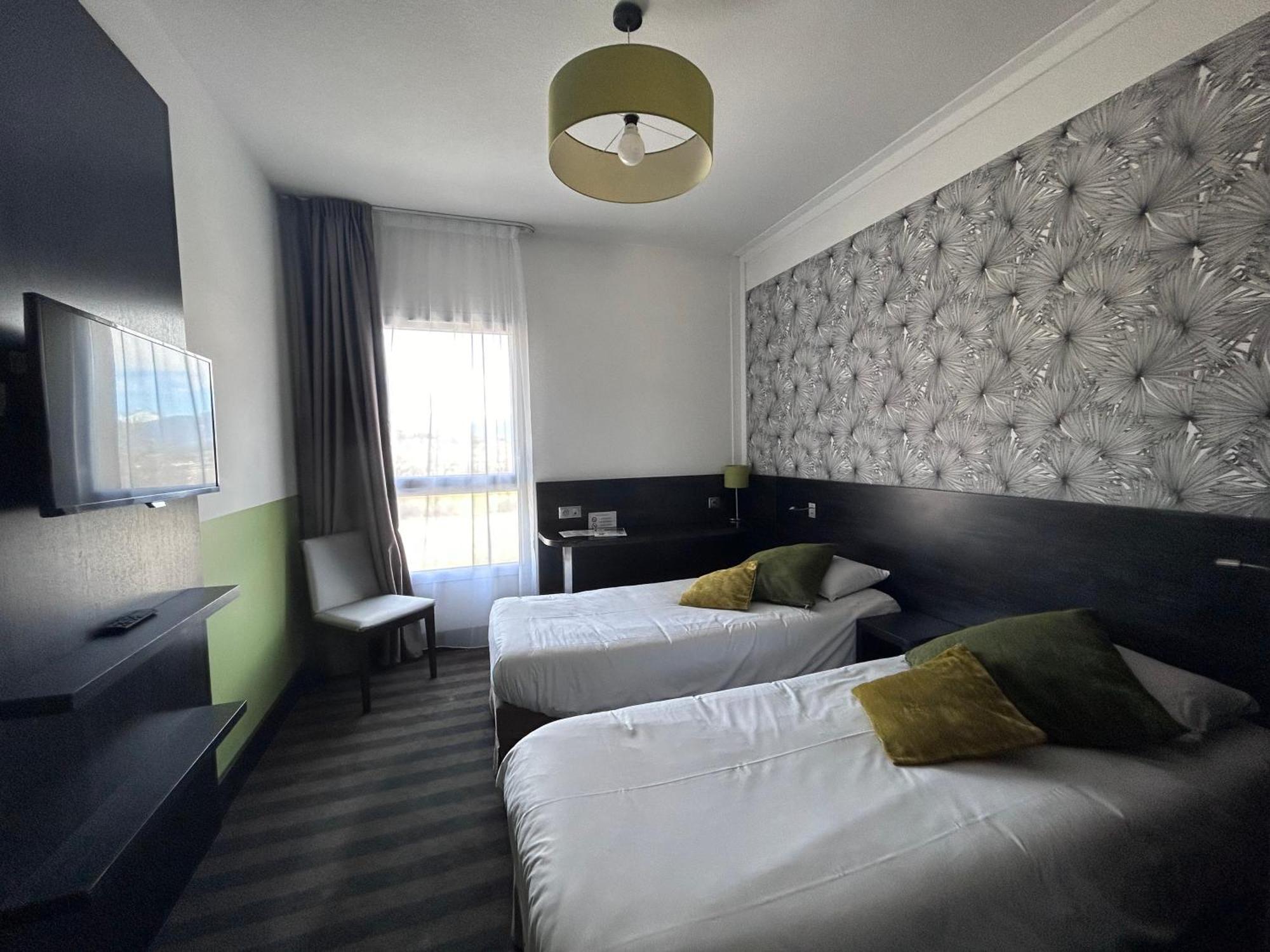 Ax Hotel Spa & Restaurant Chorges Bagian luar foto
