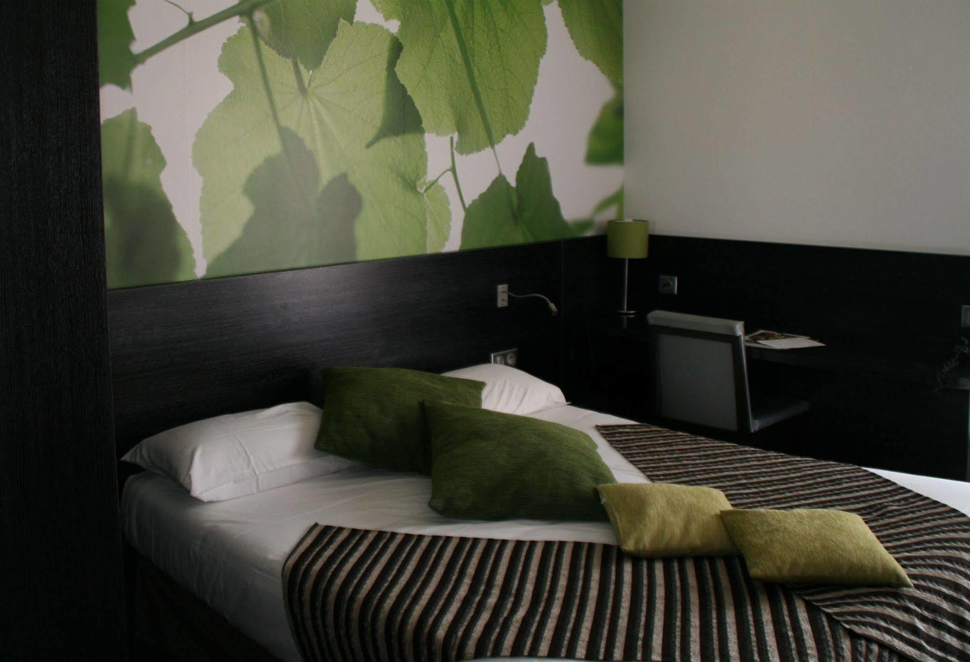 Ax Hotel Spa & Restaurant Chorges Bagian luar foto