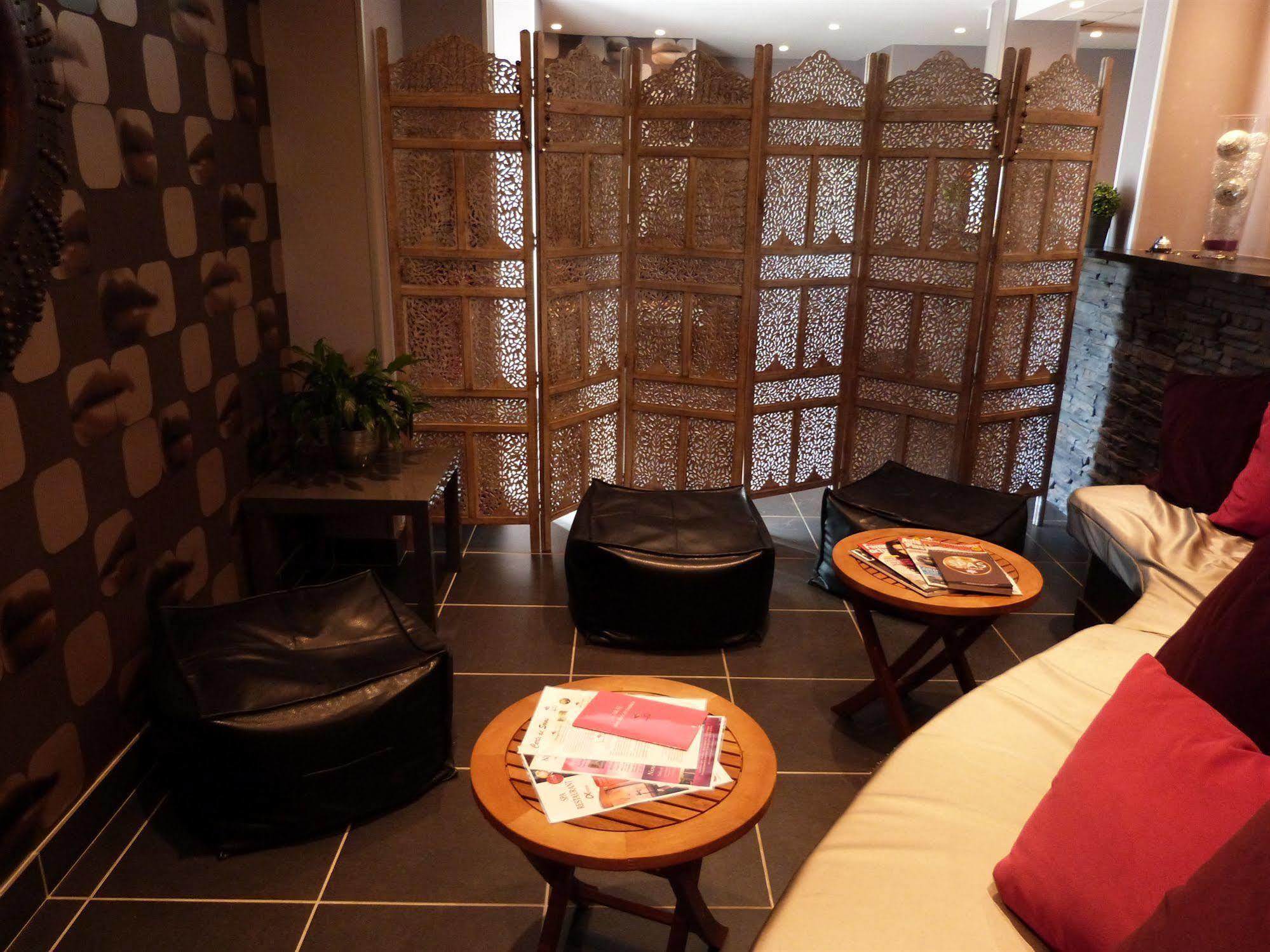 Ax Hotel Spa & Restaurant Chorges Bagian luar foto
