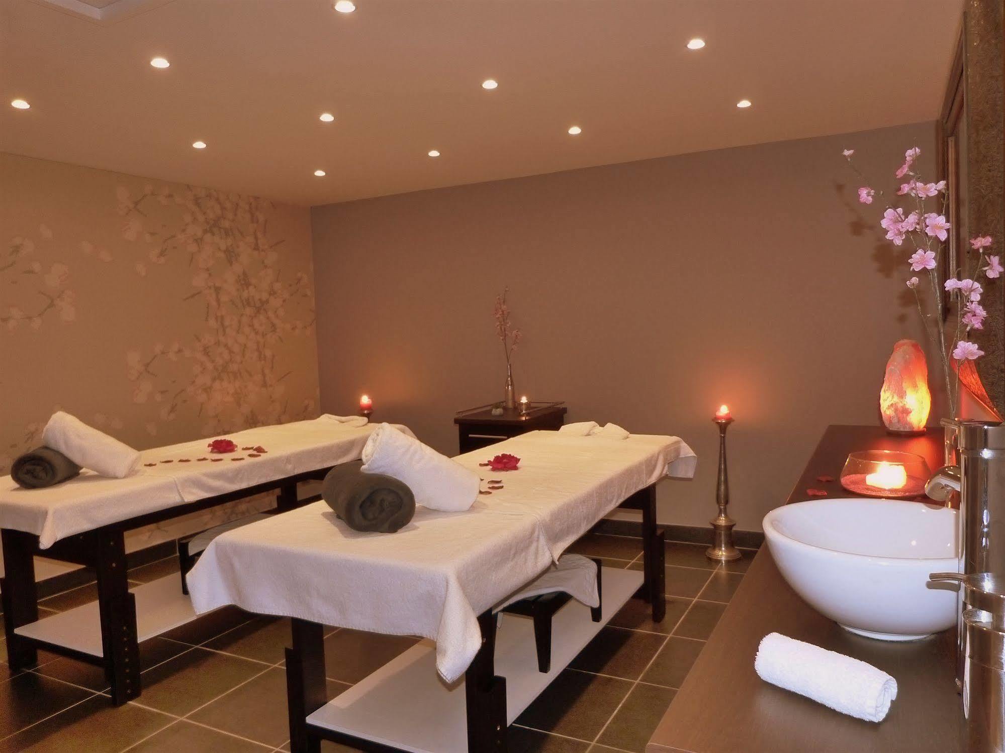 Ax Hotel Spa & Restaurant Chorges Bagian luar foto