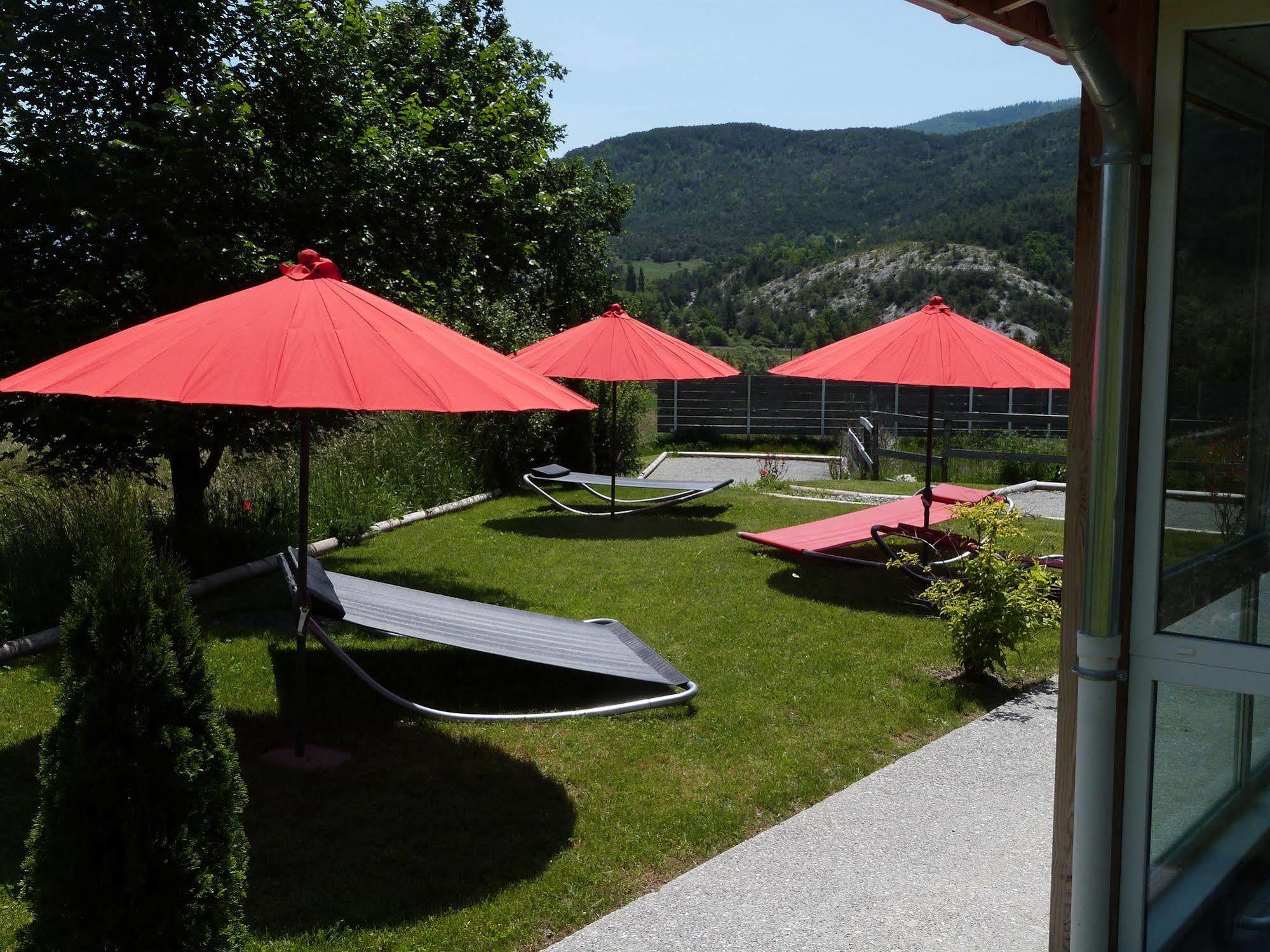 Ax Hotel Spa & Restaurant Chorges Bagian luar foto