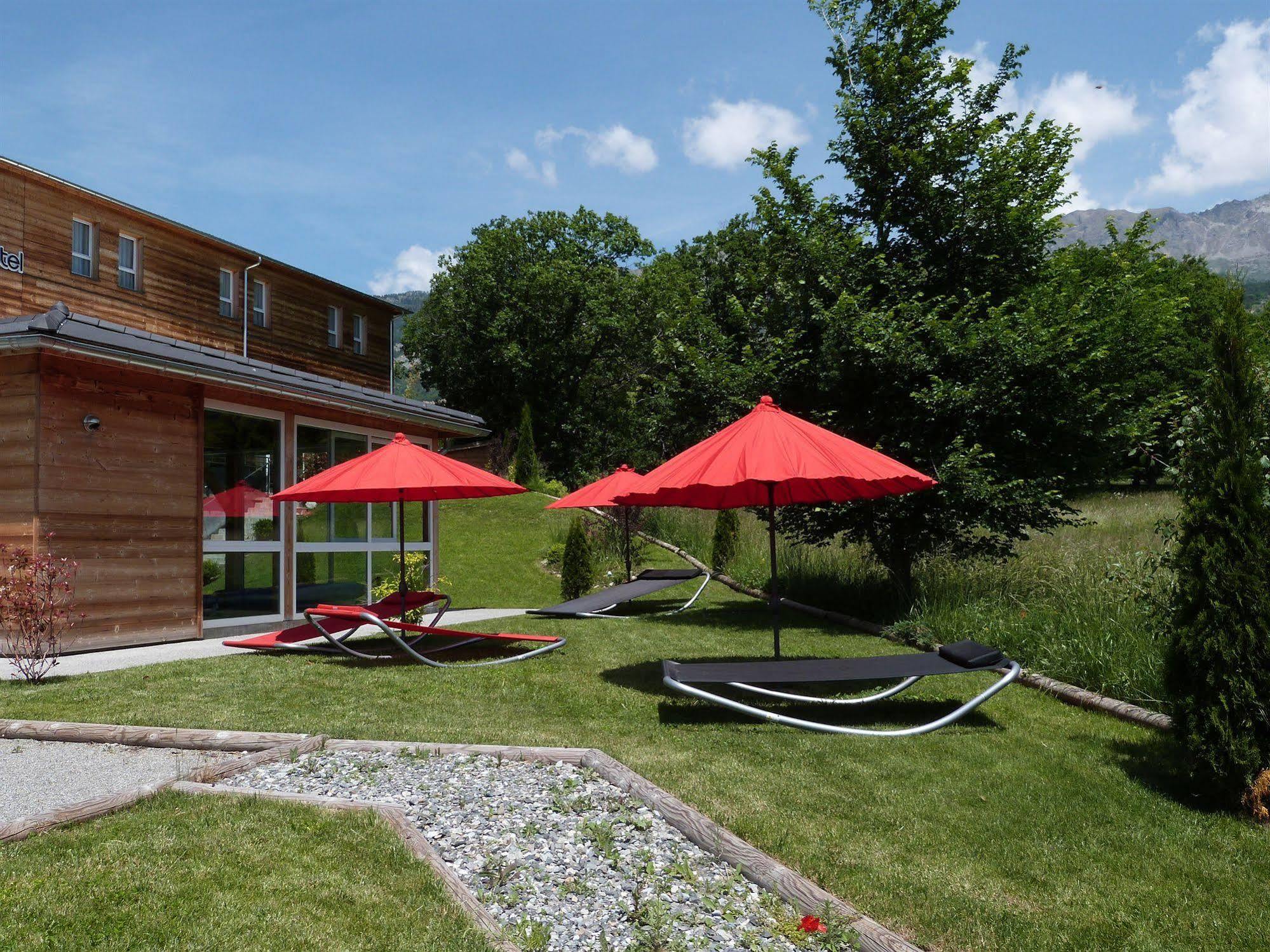 Ax Hotel Spa & Restaurant Chorges Bagian luar foto