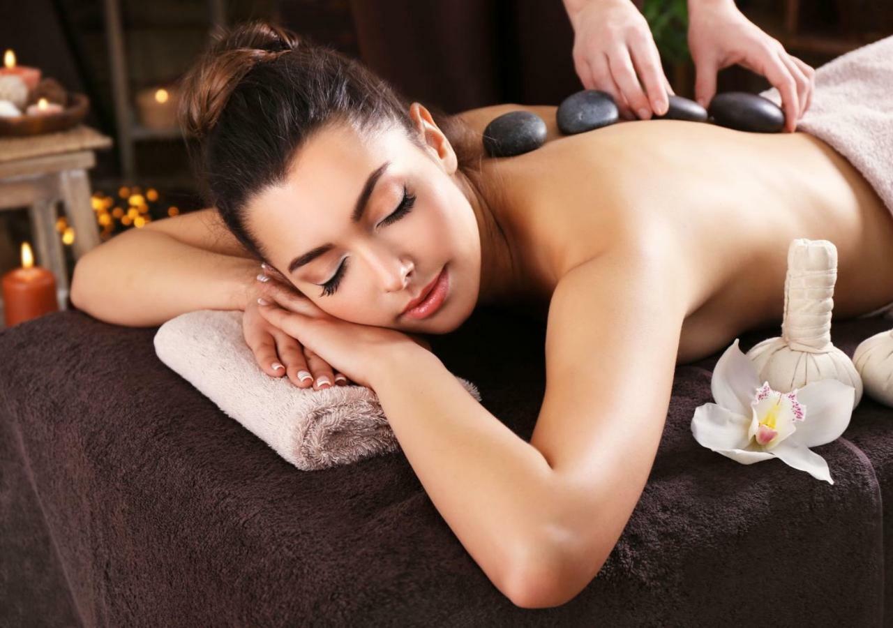 Ax Hotel Spa & Restaurant Chorges Bagian luar foto